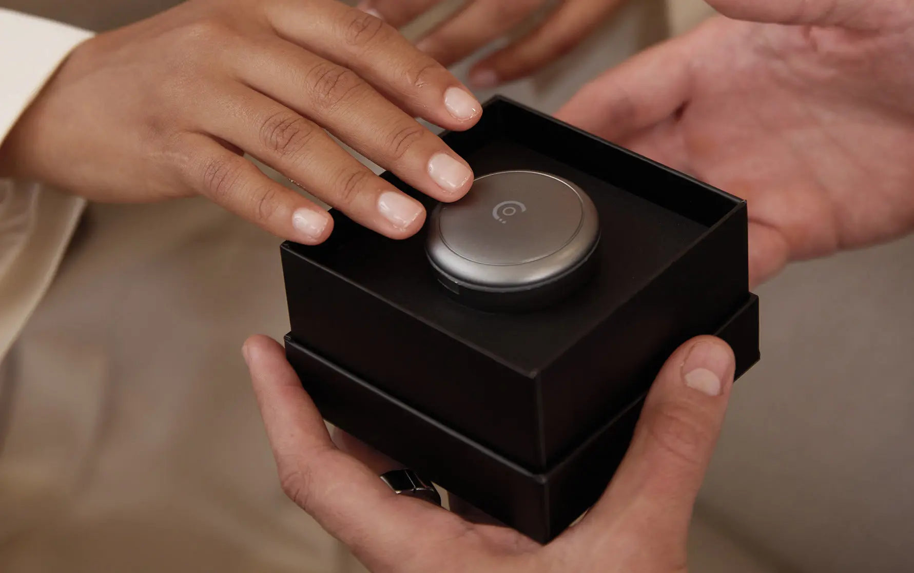 What is a Smart Ring and How Does It Track HRV, Sleep, and Fitness ...